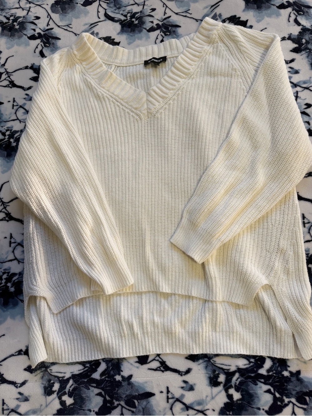 Express Cream Ribbed V-Neck Sweater